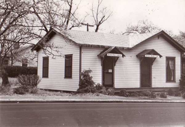 Circa Late 1930s - Note The Icicles